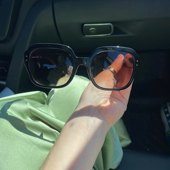 Tory Burch Sunglasses - Picture 4 of 5